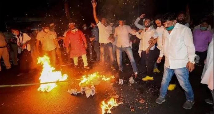 ഹാത്രാസിൽ പ്രതിപക്ഷ പാർട്ടികളുടെ പ്രതിഷേധം