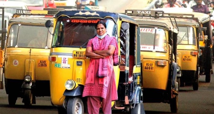 കോവിഡ് ആംബുലന്‍സായി ഓട്ടോകളും