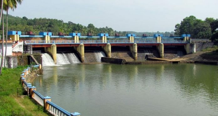 മഴയ്ക്ക് ശക്തിയേറുന്നു