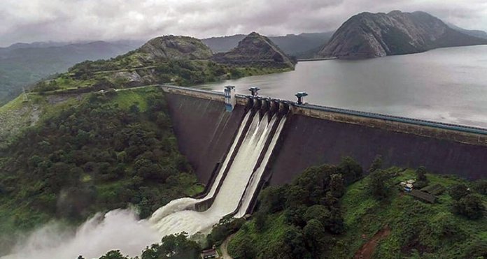 ഇടുക്കി ചെറുതോണി അണക്കെട്ട് തുറന്നു ; ഒരു ലക്ഷം ലിറ്റര്‍ വെള്ളം ഒരു സെക്കന്റില്‍ പുറത്തേയ്ക്ക്