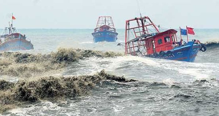 മത്സ്യത്തൊഴിലാളികൾ കടലിൽ പോകരുത് ; ശക്തമായ കാറ്റിനും മോശം കാലാവസ്ഥക്കും സാധ്യത