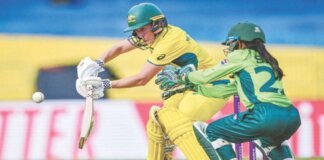 മൂണി ഓസ്ട്രേലിയയെ രക്ഷിച്ചു; പാക്കിസ്ഥാൻക്കെതിരായ ഞെട്ടിക്കുന്ന പരാജയം ഒഴിവാക്കി