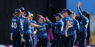 വനിതാ ലോകകപ്പ്: ദക്ഷിണാഫ്രിക്ക 69 റൺസിൽ ഓൾഔട്ട്; 15 ഓവറിൽ കളി തീർത്ത് ഇംഗ്ലണ്ട്