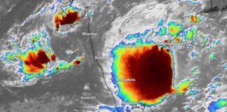 മൊന്ത ചുഴലിക്കാറ്റ്; നിരവധി ട്രെയിനുകളും വിമാന സര്വീസുകളും റദ്ദാക്കി