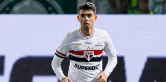 “ബ്രസീൽ താരം ഓസ്കാർ കുഴഞ്ഞുവീണു; ഹൃദയസംബന്ധമായ അസുഖം റിപ്പോർട്ടുകൾ പറയുന്നു”