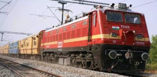 എറണാകുളത്ത് ട്രെയിനിൽ യുവതിയെ മരിച്ച നിലയിൽ കണ്ടെത്തി; സംഭവത്തെ തുടർന്ന് ട്രെയിനുകൾ വൈകി ഓടുന്നു