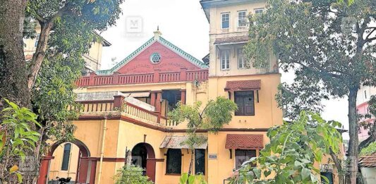 കൊല്ലം നഗരത്തിലെ ചരിത്രപ്രധാനമായ എസ്.എം.പി പാലസ് കെട്ടിടത്തിന്റെ ദൃശ്യം