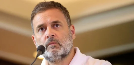 പ്രചാരണ വേദിയില്‍ പ്രസംഗിക്കുന്ന രാഹുല്‍ ഗാന്ധിയുടെ ദൃശ്യം