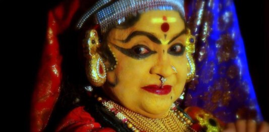 ചവറ പാറുക്കുട്ടിയമ്മ കഥകളി വേഷത്തിൽ (Chavara Parukutty Amma)